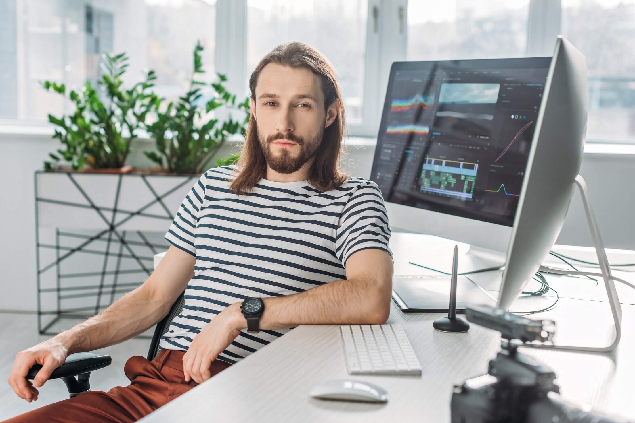 selective focus of handsome bearded editor sitting xd2ntyh.jpg